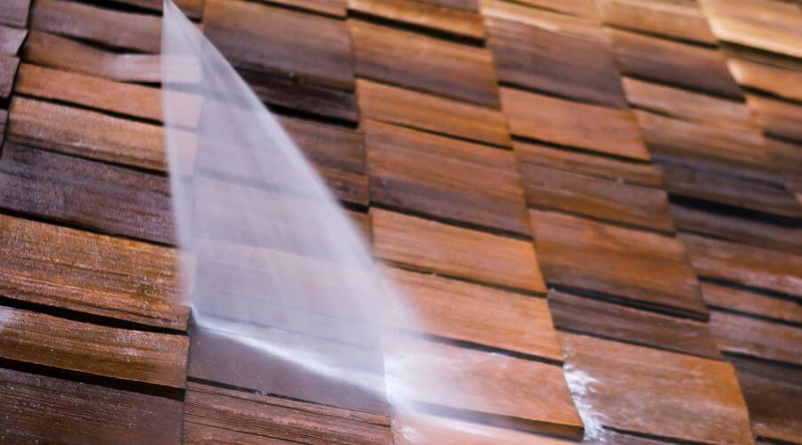 Professional gutter cleaning in Holiday, FL